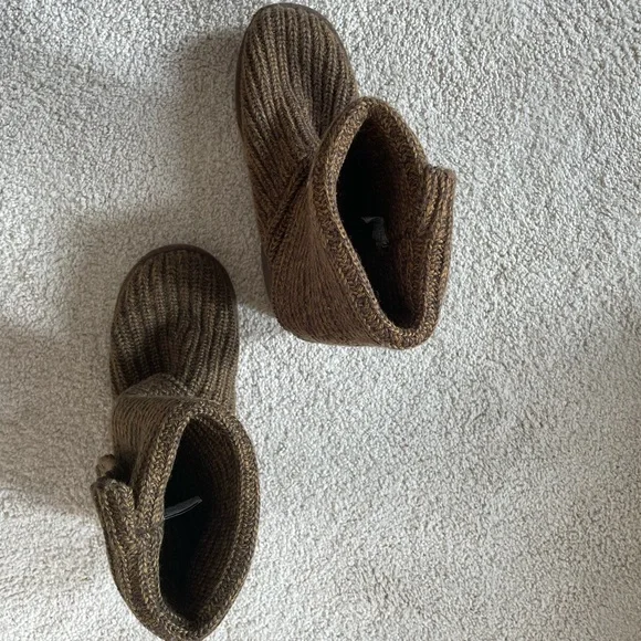 Brown Knit UGGs Women’s size 8 - Picture 9 of 16